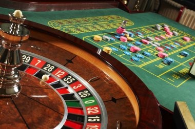 Our Gonzo's Quest guide image with casino table and slot atmosphere